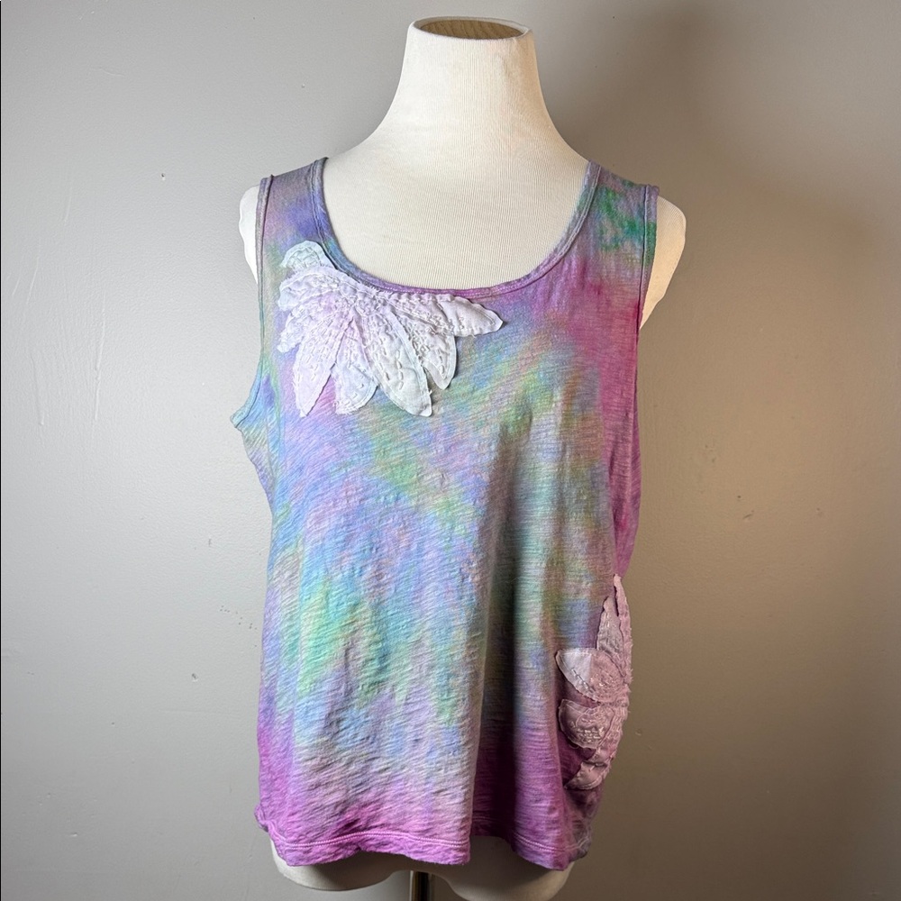 Women's Lavender Tie-Dye Tank Top with Lace Appliqué